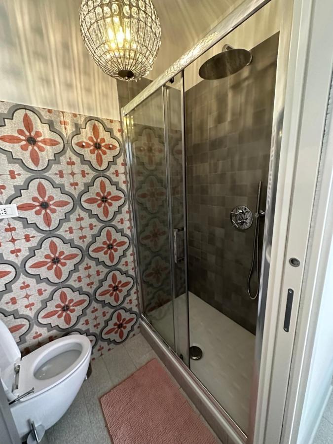 Elegante Stanza Rossa Mottino23 Bed & Breakfast Леричи Екстериор снимка
