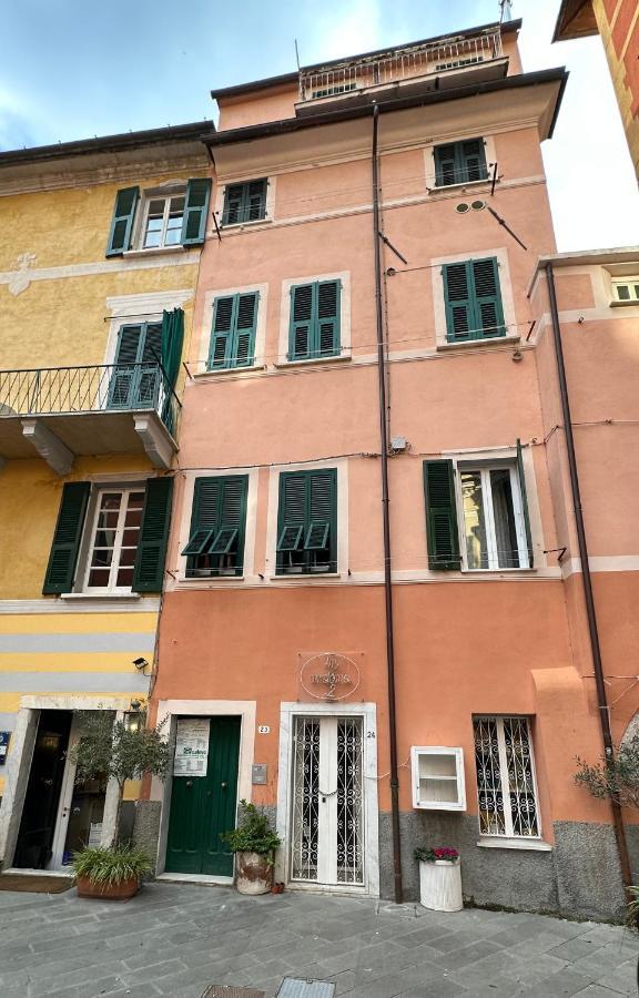 Elegante Stanza Rossa Mottino23 Bed & Breakfast Леричи Екстериор снимка