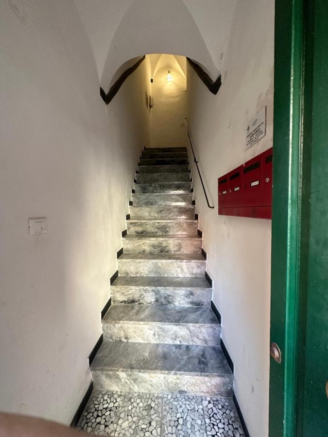 Elegante Stanza Rossa Mottino23 Bed & Breakfast Леричи Екстериор снимка